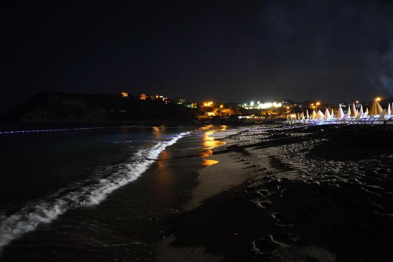 Mad Sea Beach Hotel Karacakoy Esterno foto